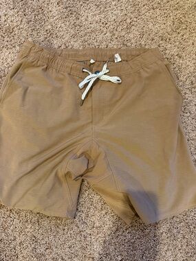 Vuori Men's Hybrid Shorts Tan with White Drawstring